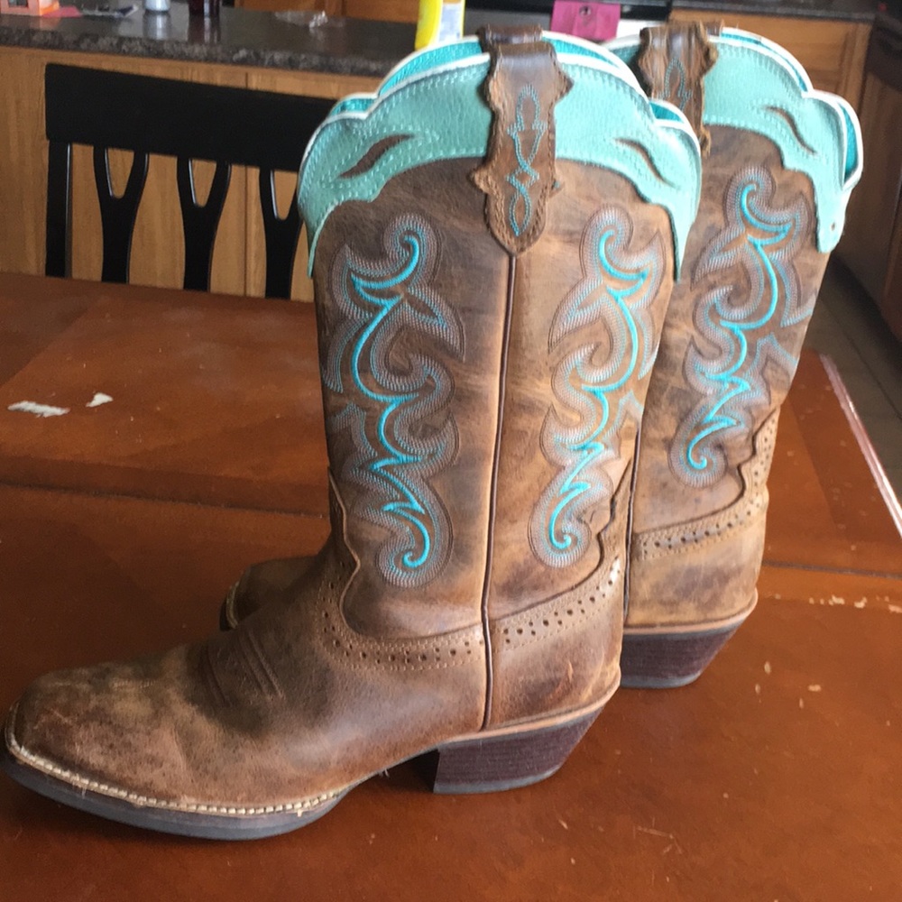 Justin’s Tan and Turquoise Women’s 9 Cowboy Boots